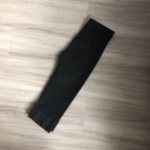 Dark grey LuluLemon cropped leggings